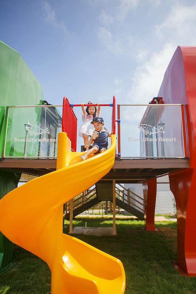 Junior Bungalow (B - with slide)