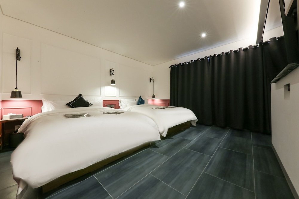 Royal Room - Photo 5
