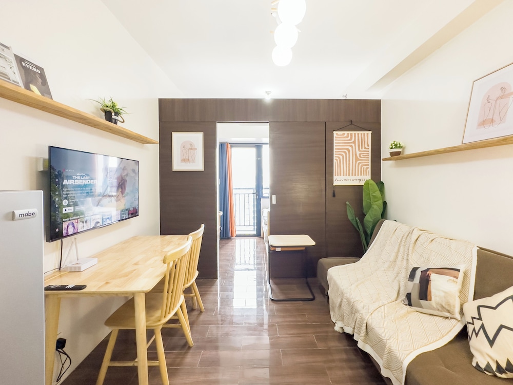 Elite Condo, Multiple Beds, Balcony