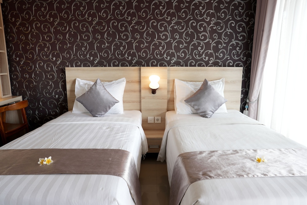 Deluxe Twin Room, 2 Twin Beds, Smoking, Pool View