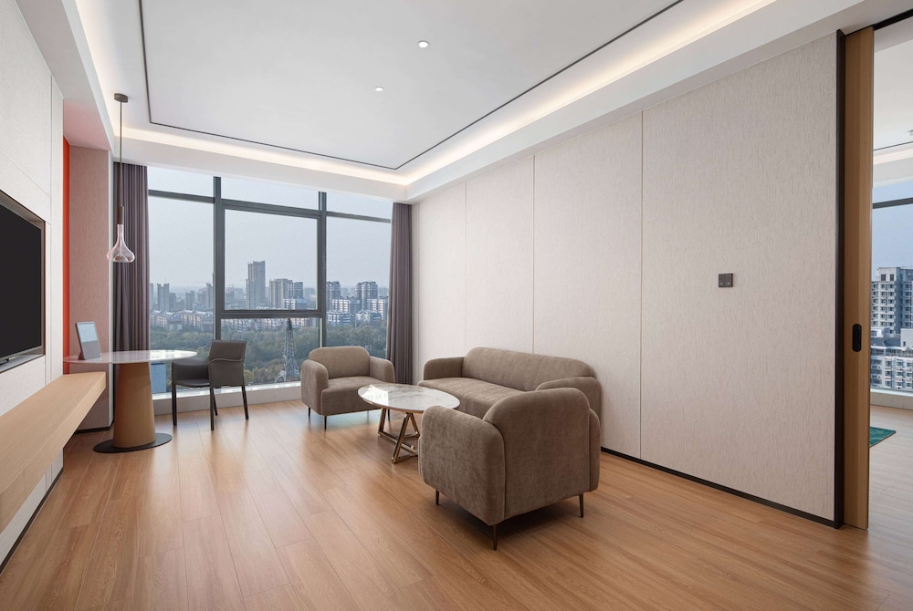 Executive Suite, 1 King Bed, Non Smoking photo 1