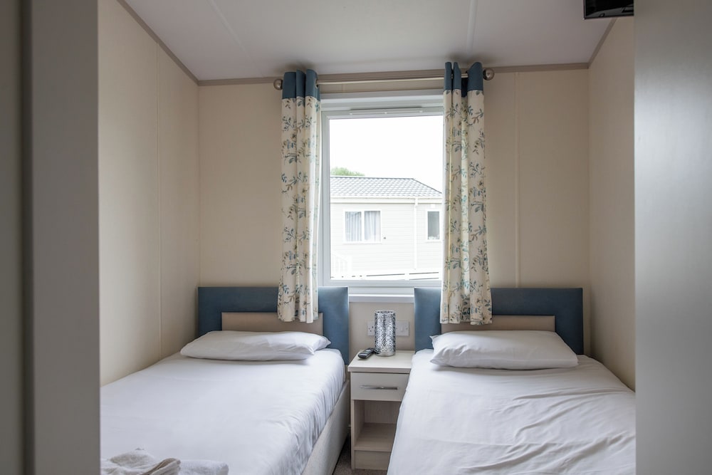 8 Berth Luxury Lodge