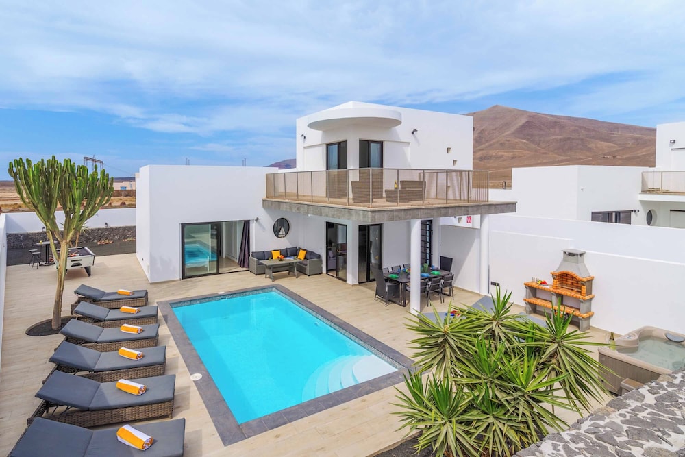 Villa (4 Bedrooms)