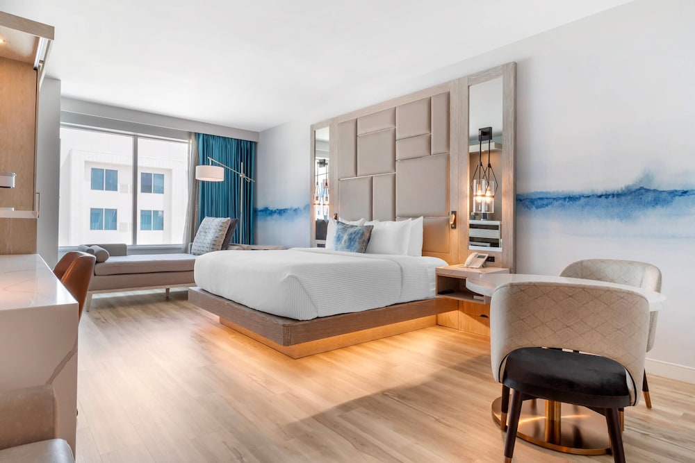 Standard Room, 1 King Bed, Non Smoking photo 1