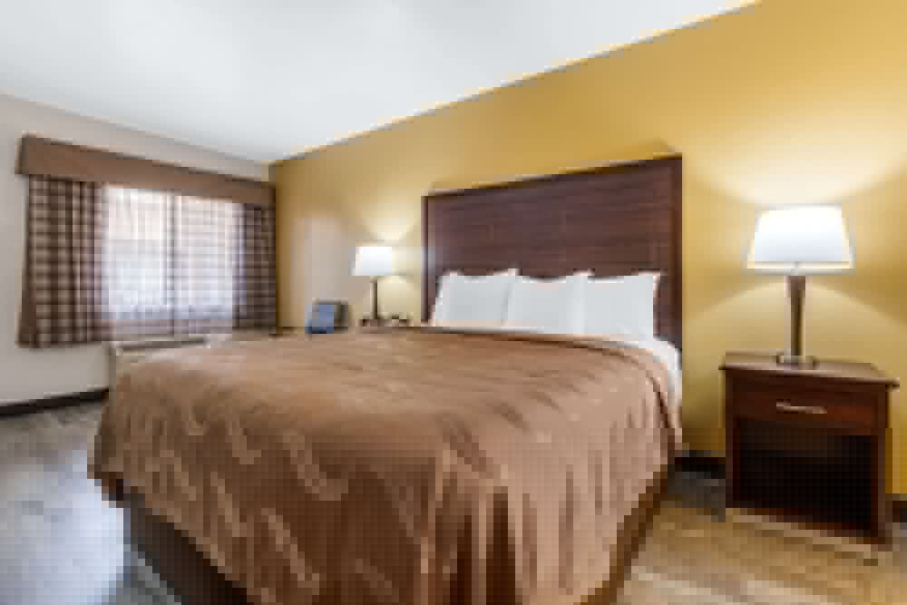Standard Room, 1 King Bed, Accessible, Non Smoking (Accessible Tub) - Photo 9