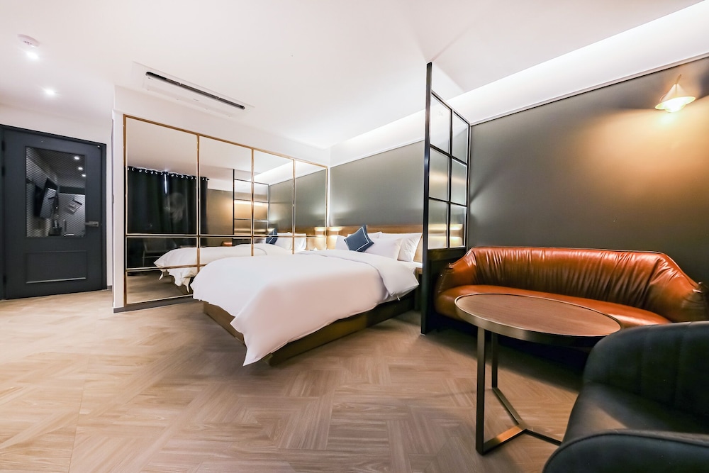 Deluxe Double Room - Photo 10