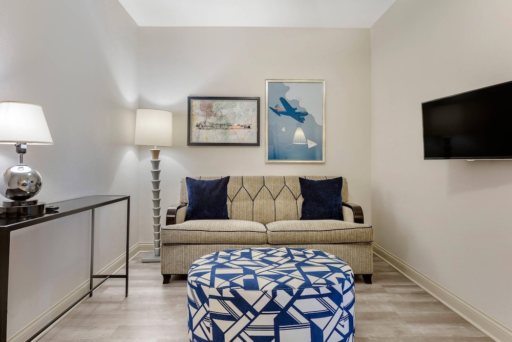 Suite, 1 Queen Bed with Sofa bed, Non Smoking
