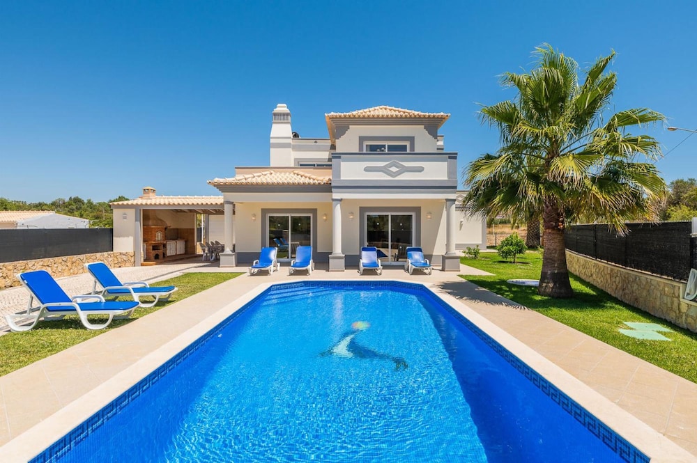 Villa photo 1