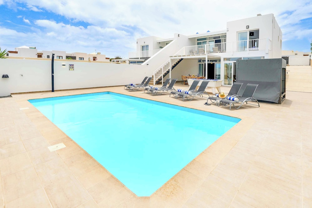 Villa (4 Bedrooms)