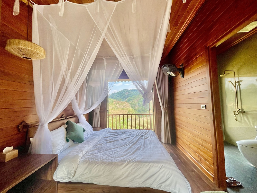 Basic Bungalow, 1 Queen Bed, Balcony, Mountain View photo 1