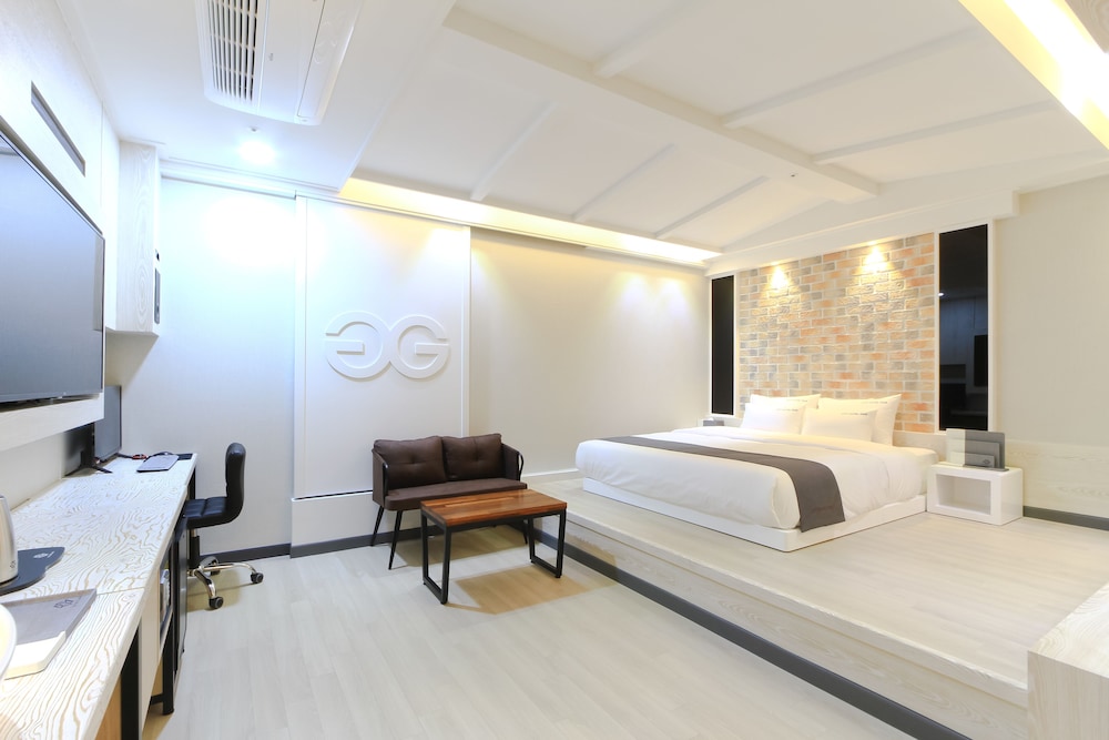 Deluxe Room - Photo 26
