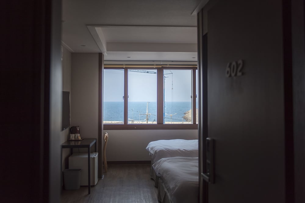 Deluxe Twin Room - Photo 11