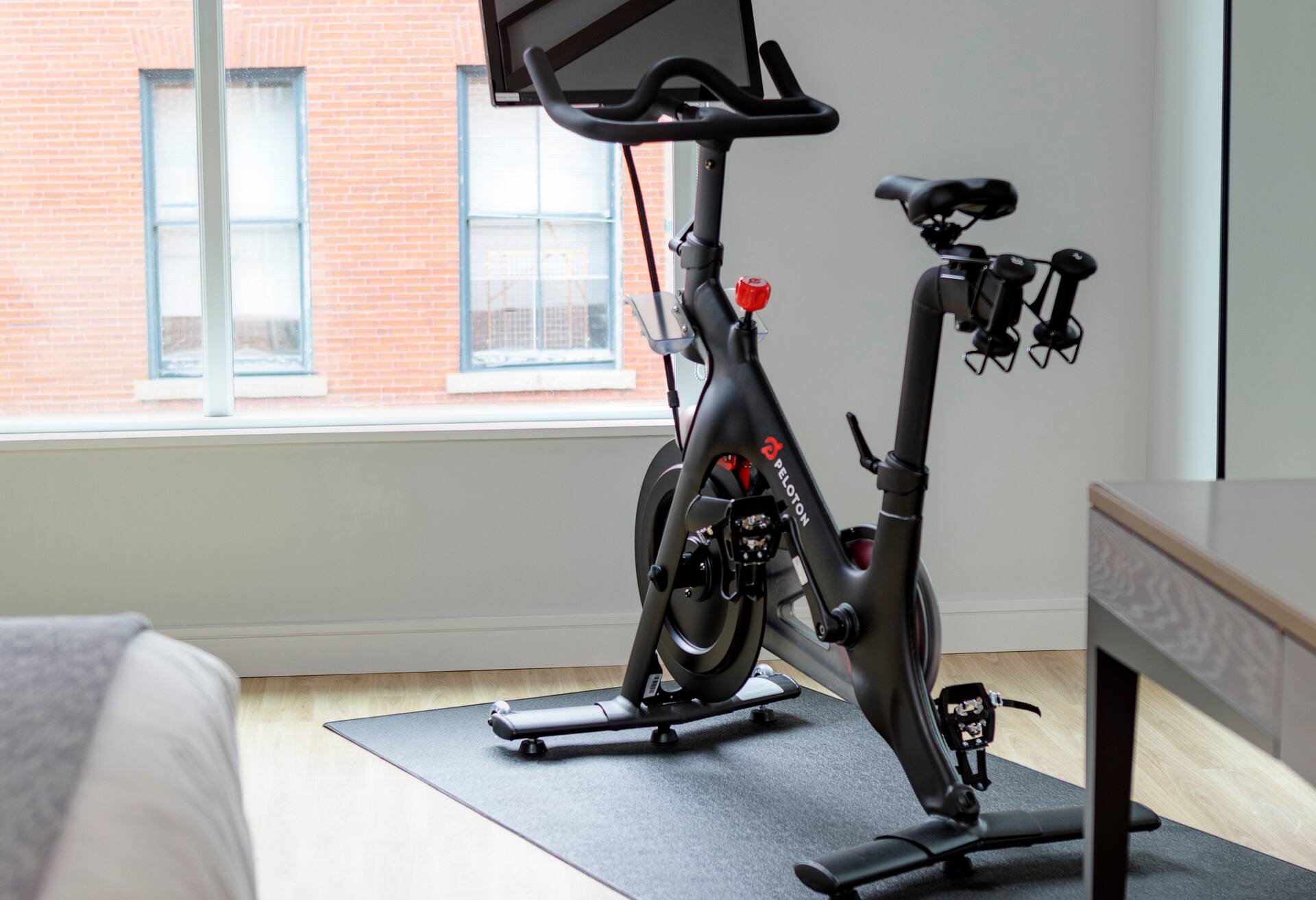 Fitness 1 King Bed Room with Spin Bike thumbnail 6