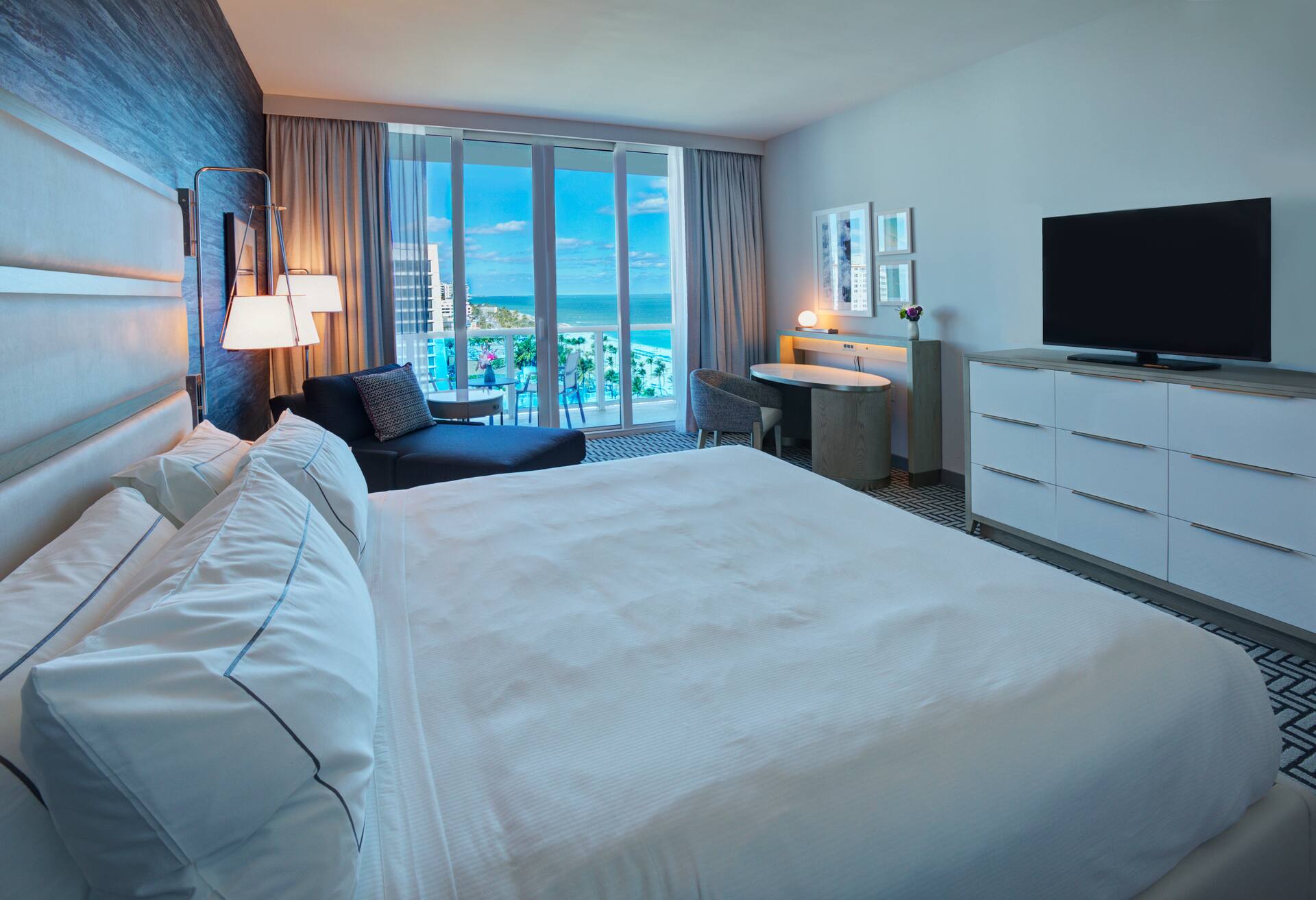 1 King Balcony Ocean View