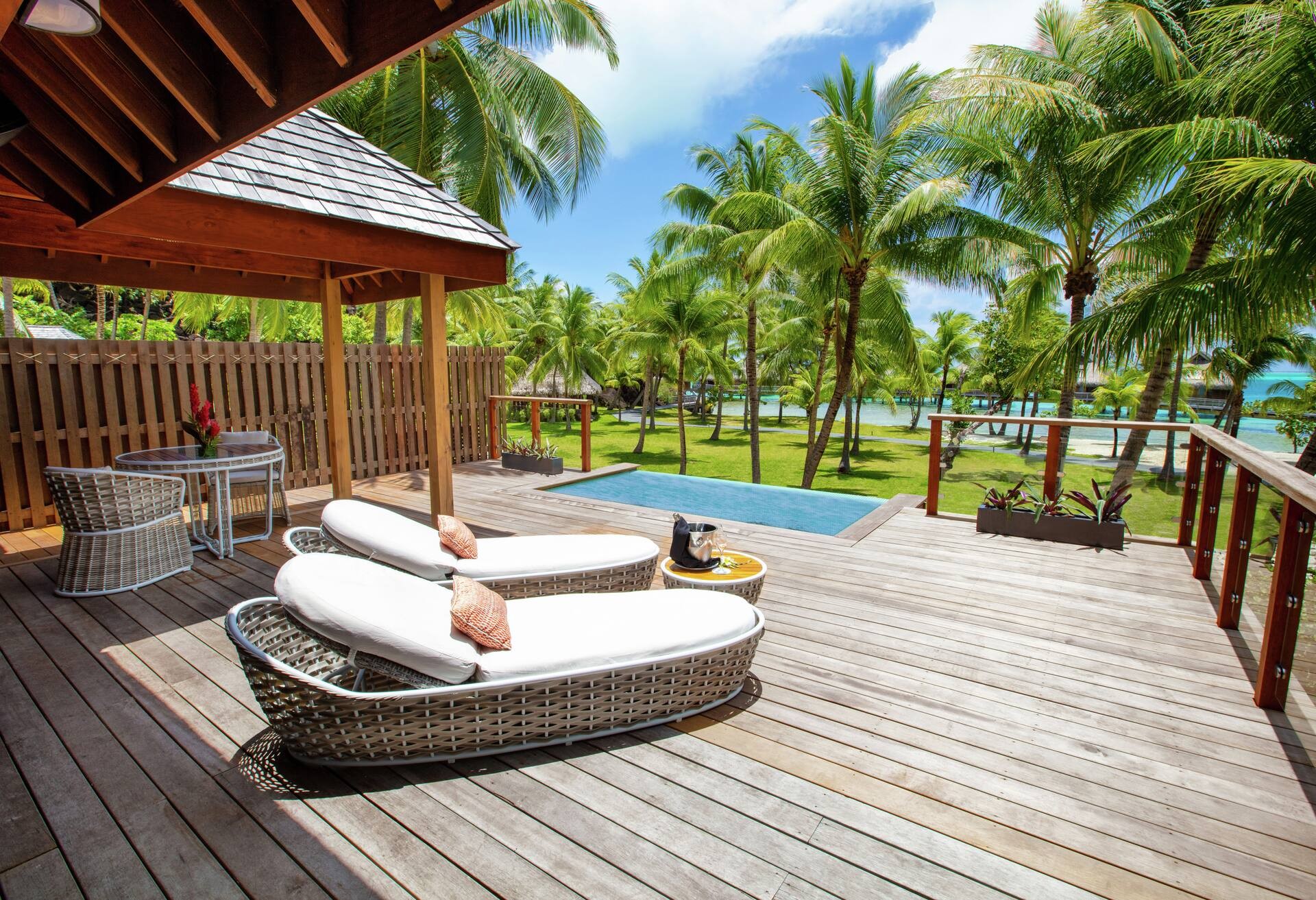King Tropical Beach View Villa with Pool photo 2
