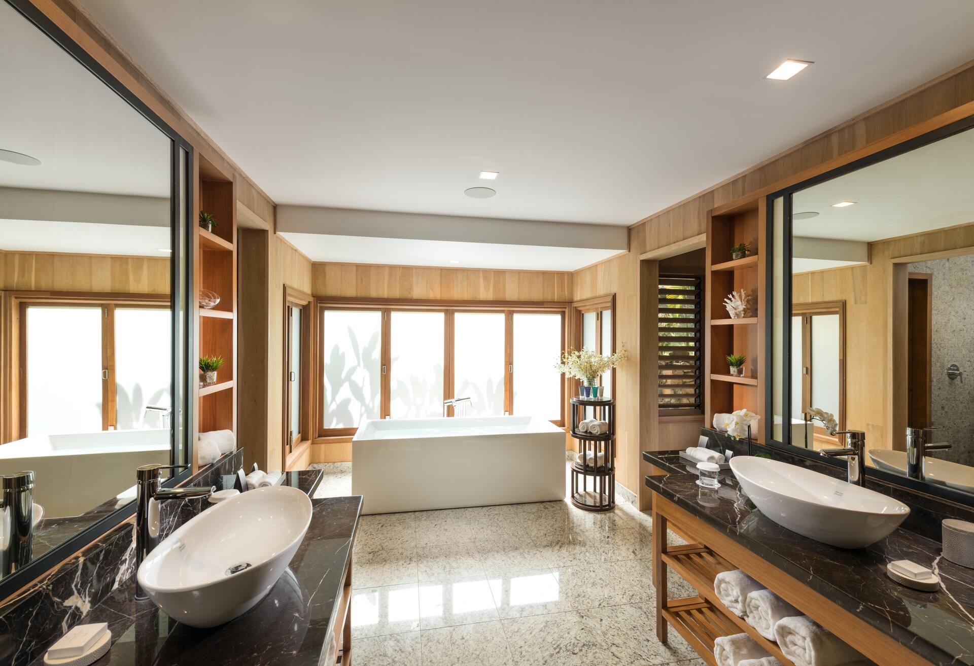 King Tropical Beach View Villa with Pool photo 3