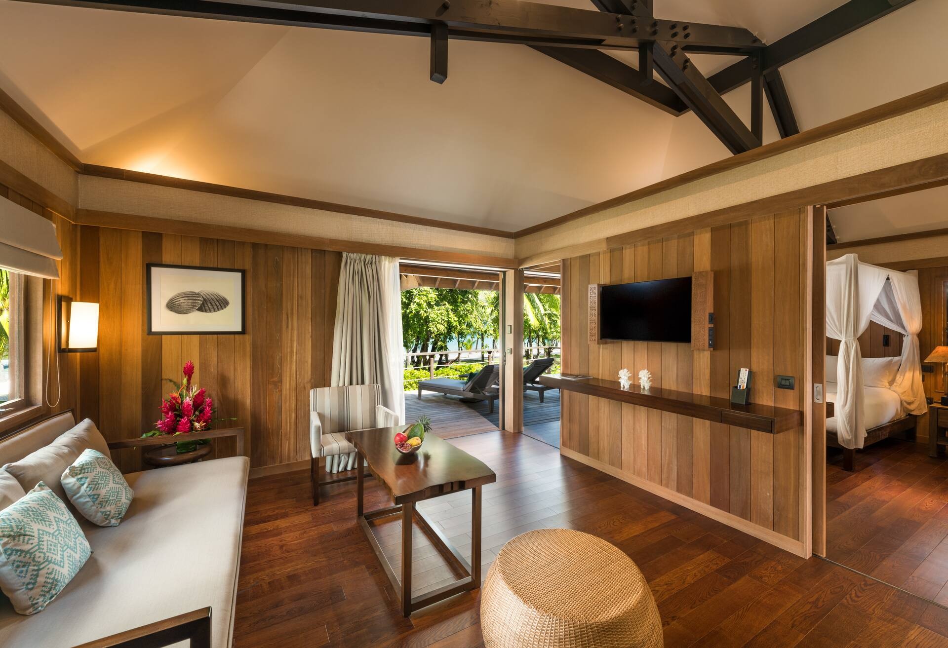 King Tropical Beach View Villa photo 3