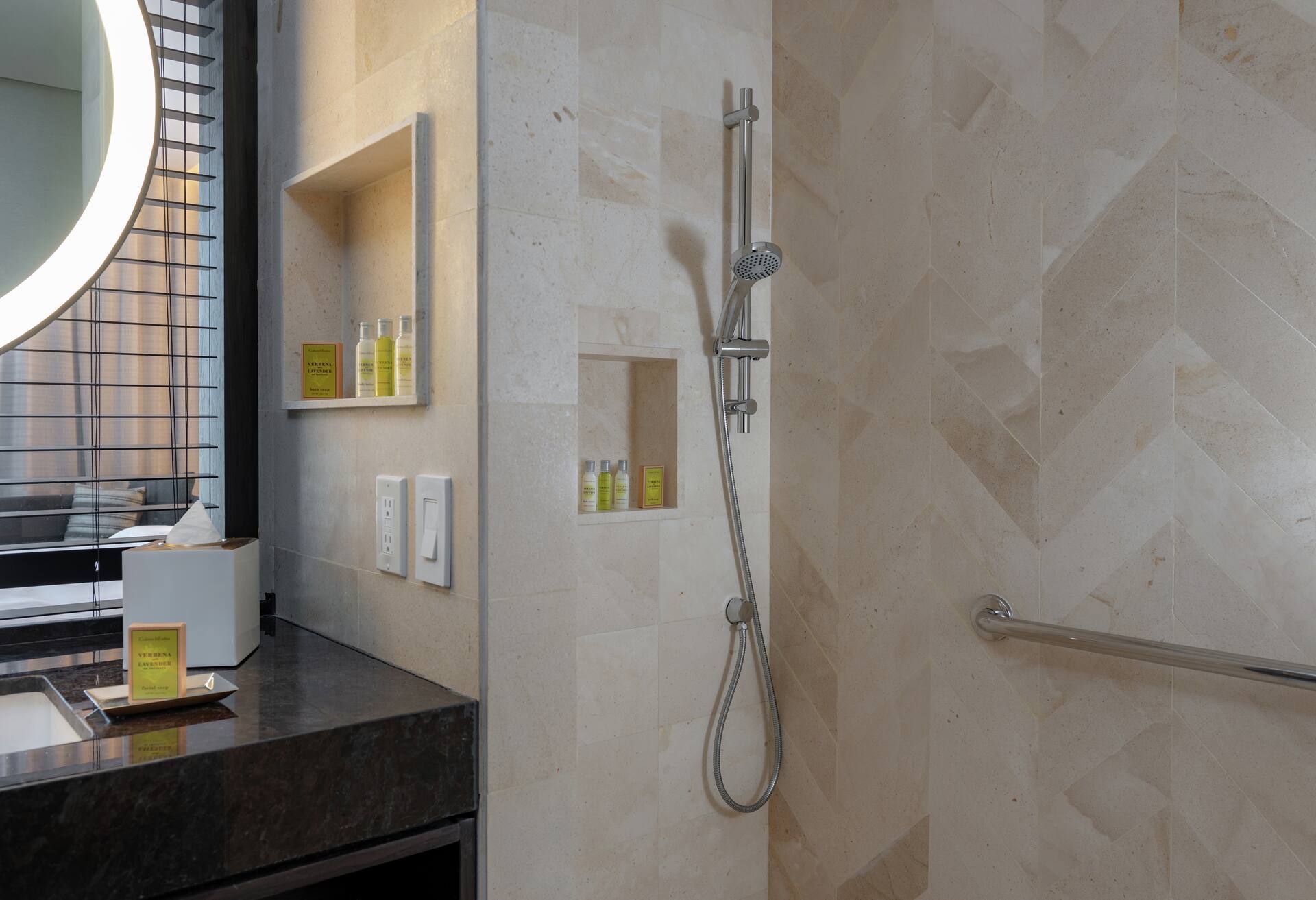 One-Bedroom King Suite thumbnail 6
