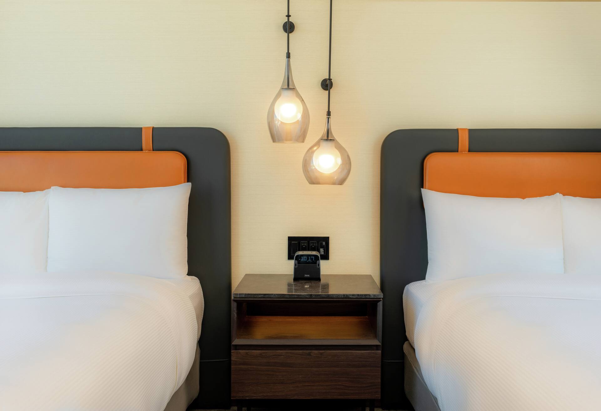 Junior King Suite with Seating Area thumbnail 6