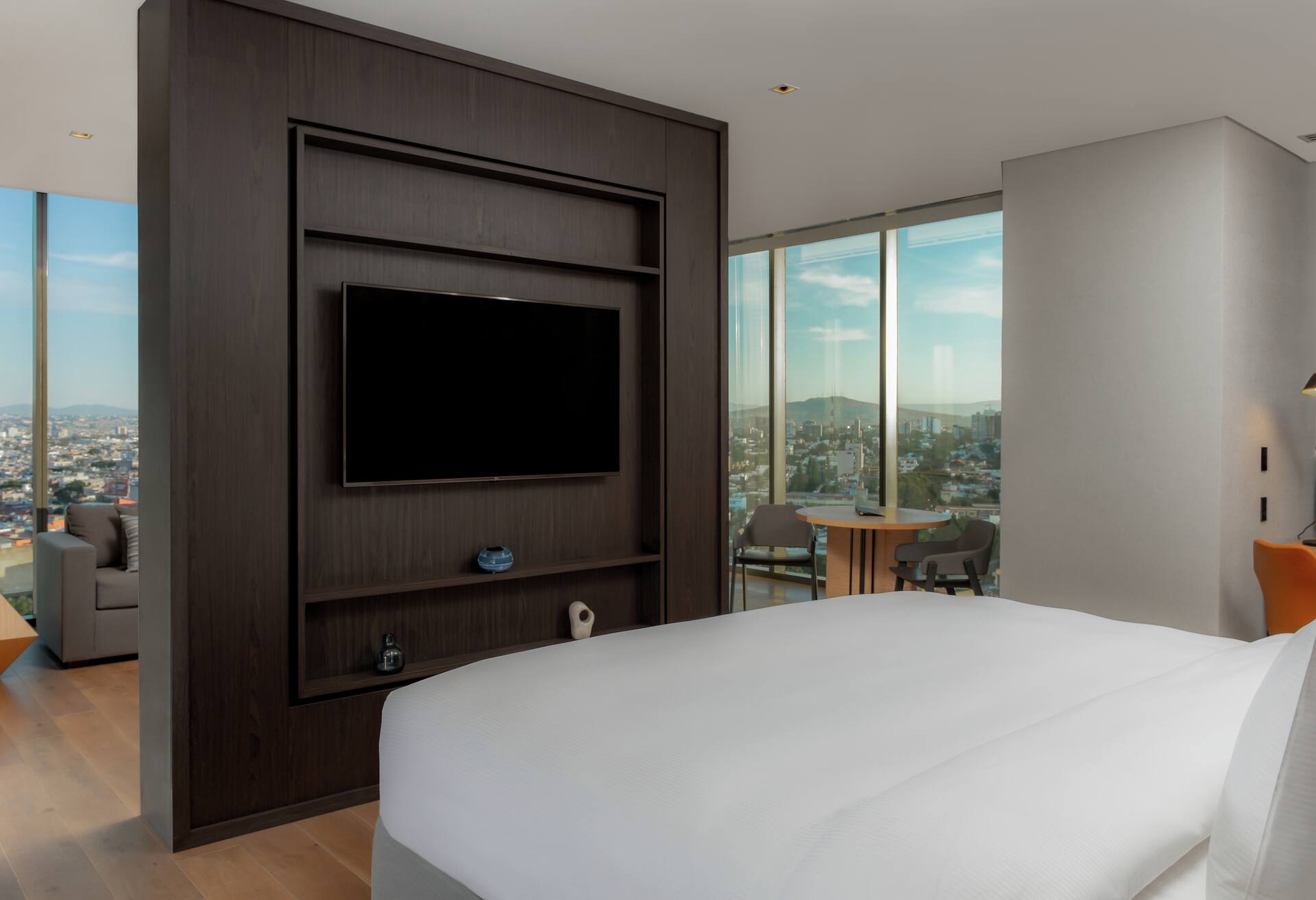 Queen Room with Two Queen Beds thumbnail 6