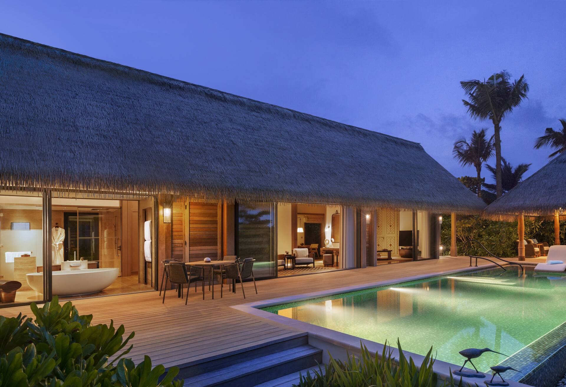 Two Queen Bedded Grand Beach Villa With Pool