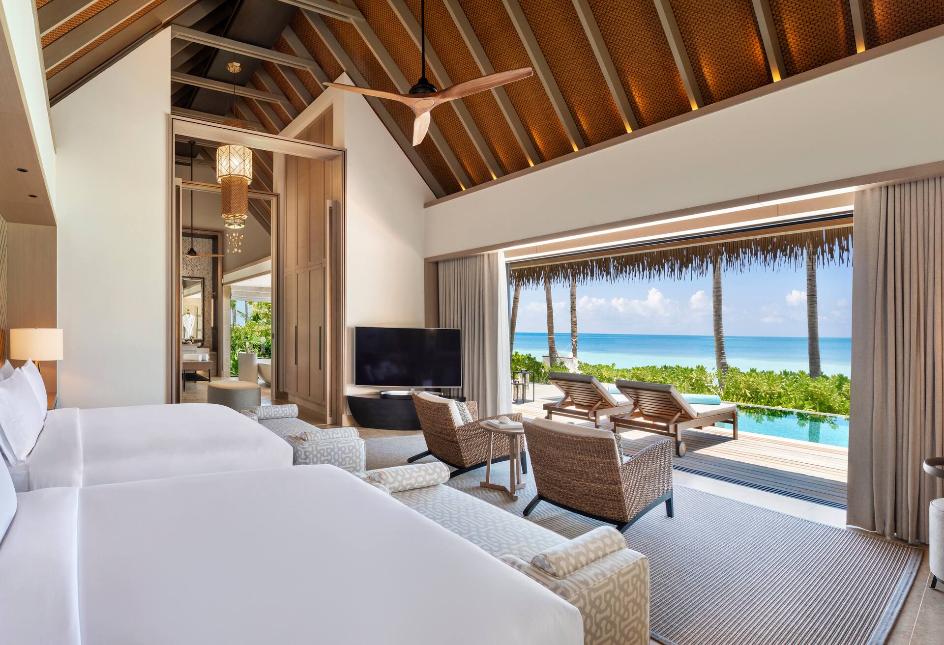 Two Queen Bedded Grand Beach Villa With Pool