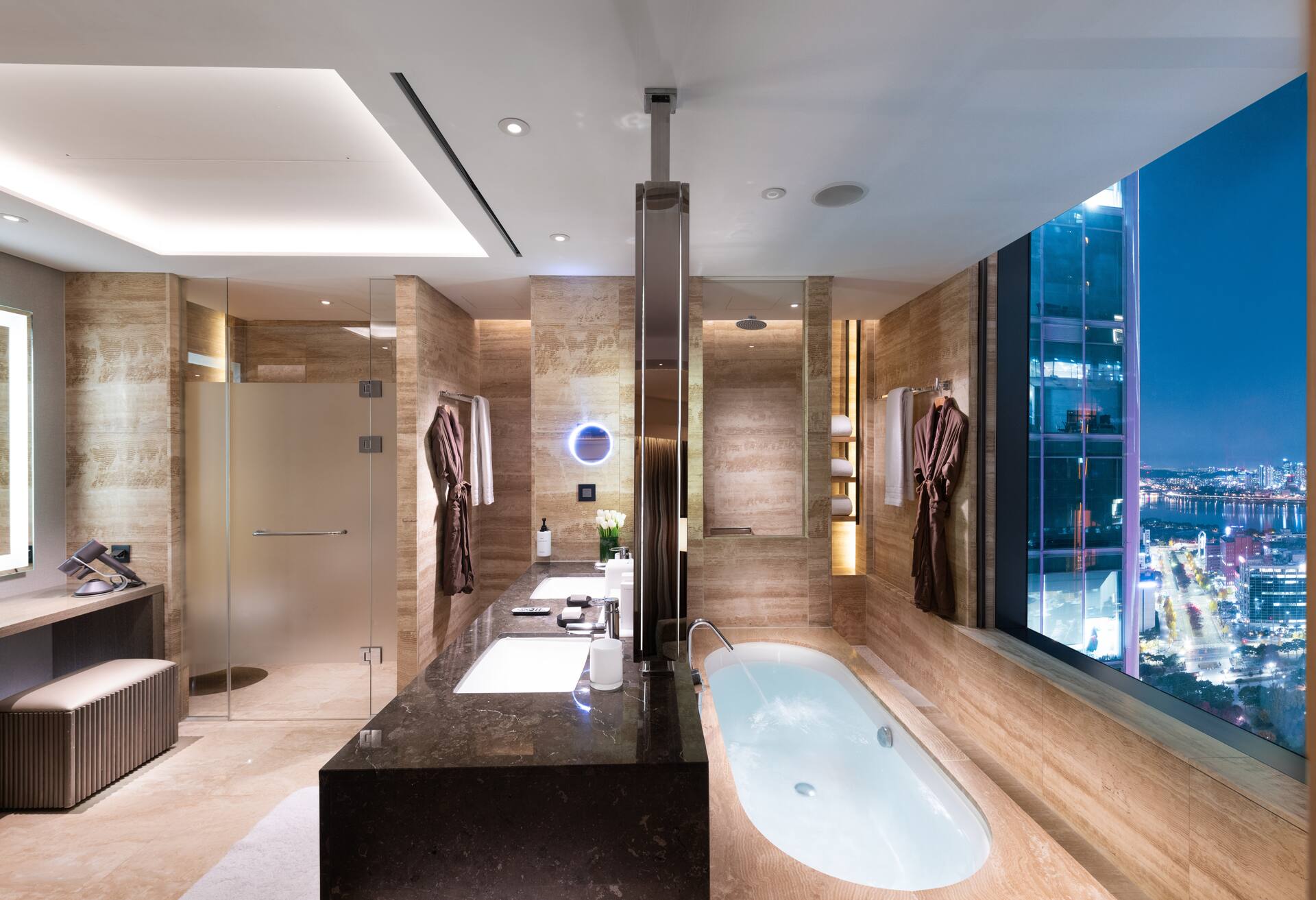 King Premium Corner Suite River View photo 2