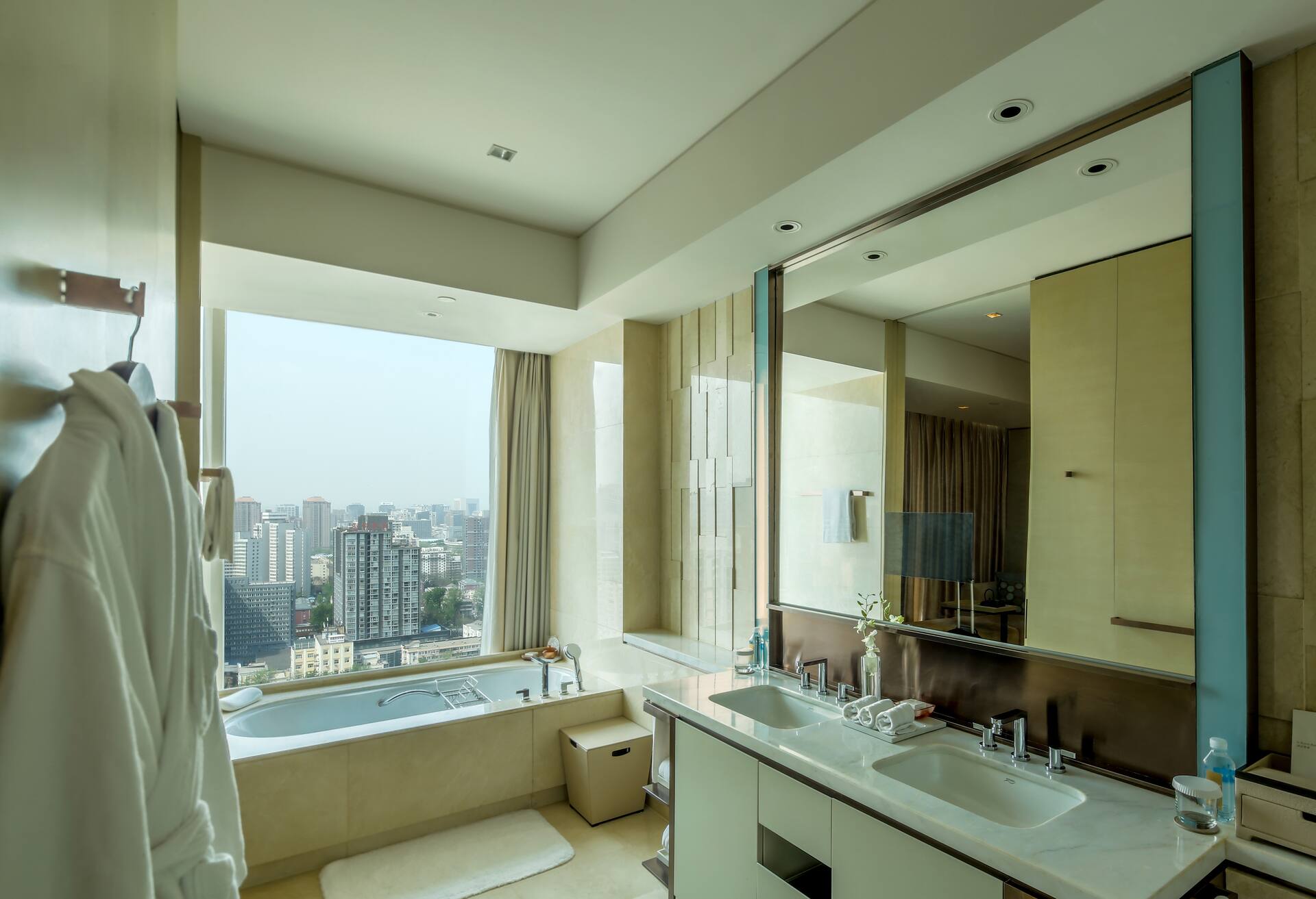 2 Single Beds Executive Room with Exec Lounge thumbnail 5