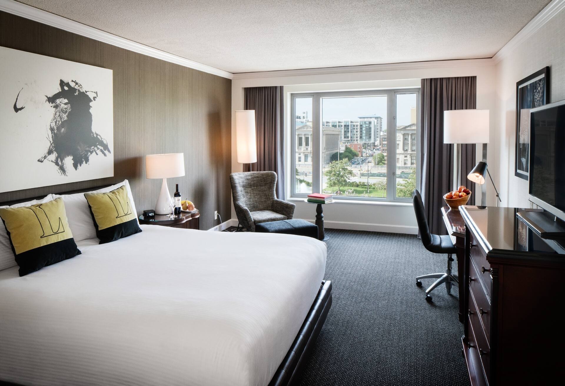 1 King Bed Parkway View of Fountain
