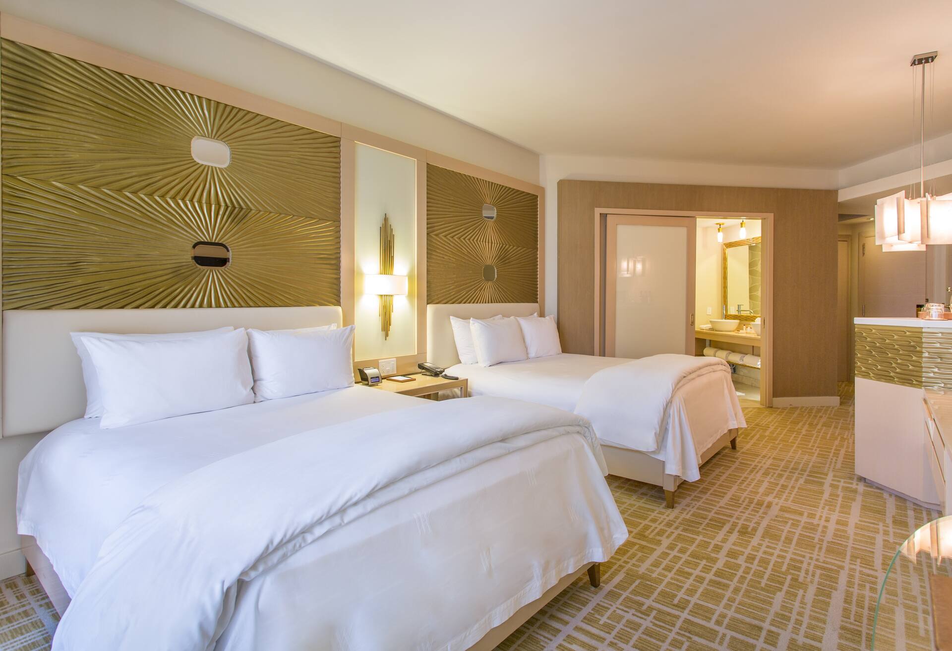 Deluxe - 2 Double Beds