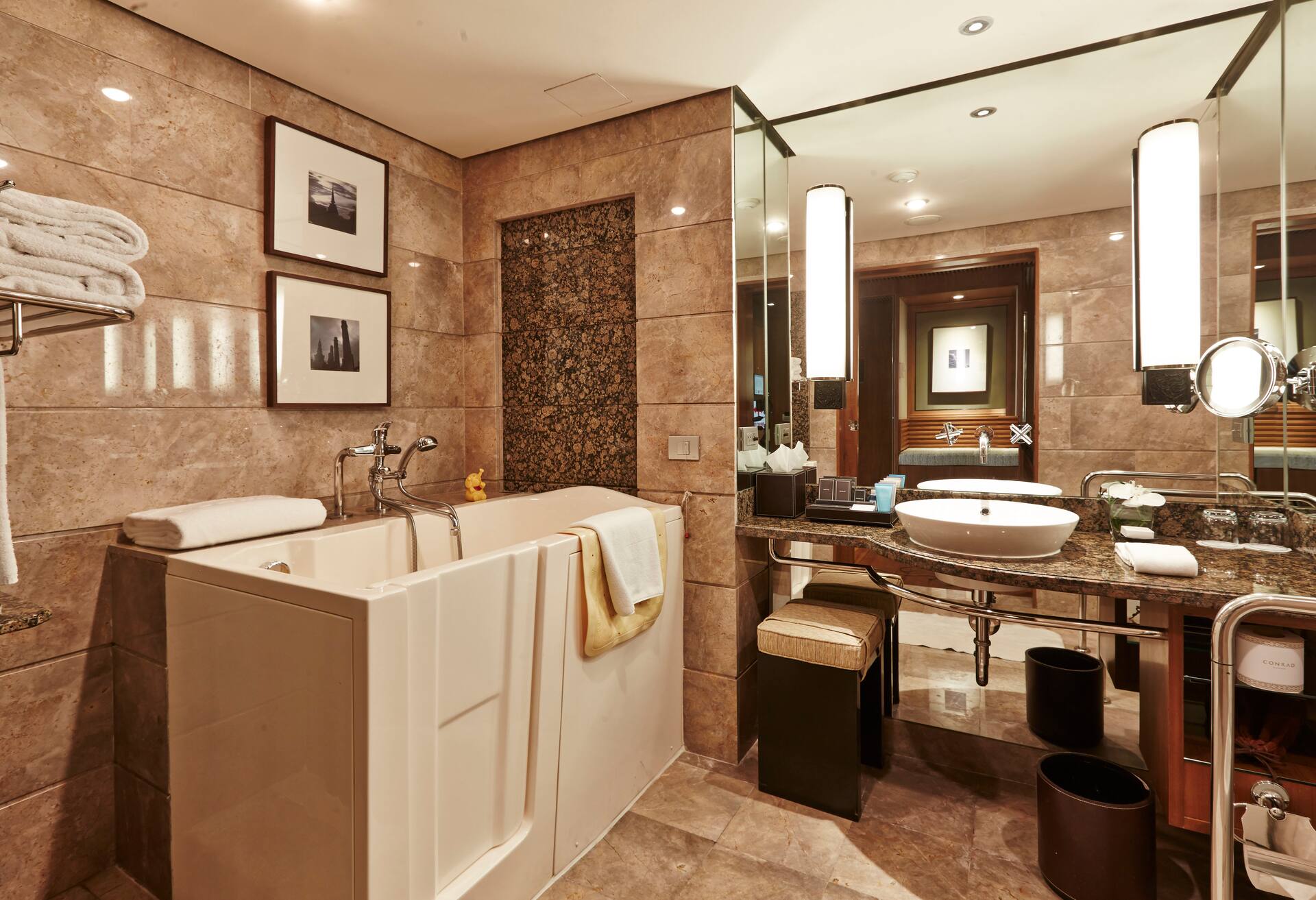 Deluxe King Accessible Room