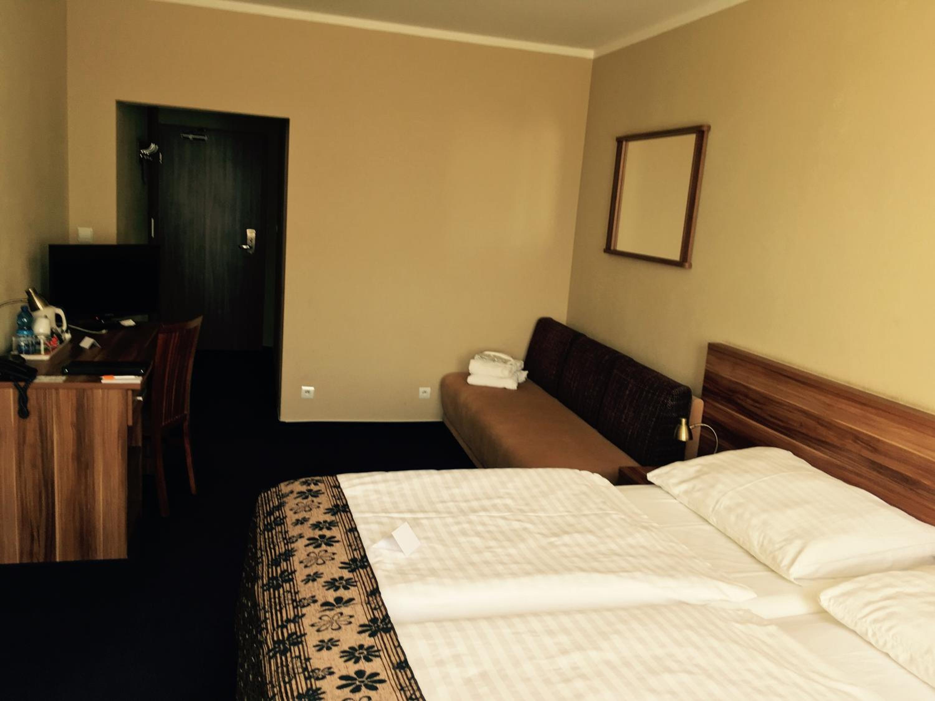 Double or Twin Room with Air Conditioning photo 2