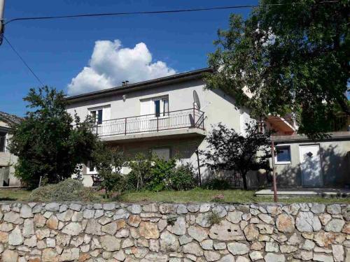 Apartment with Balcony - Photo 8