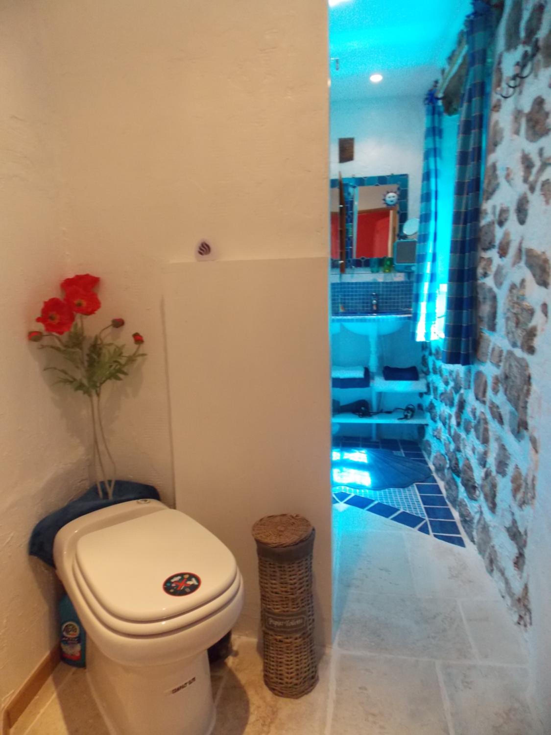 Double Room with Street View - Photo 5