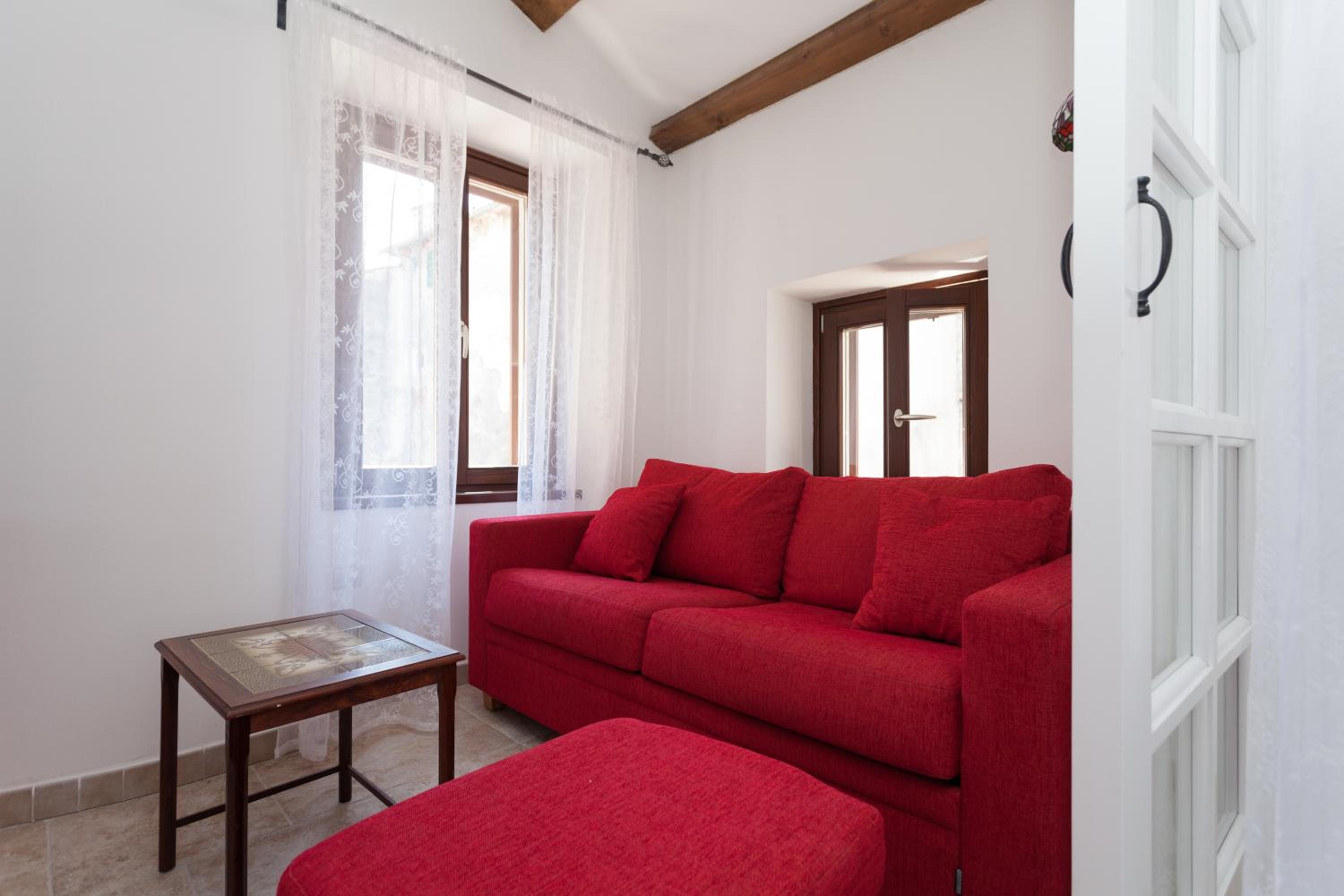 Apartment with Sea View - Photo 7