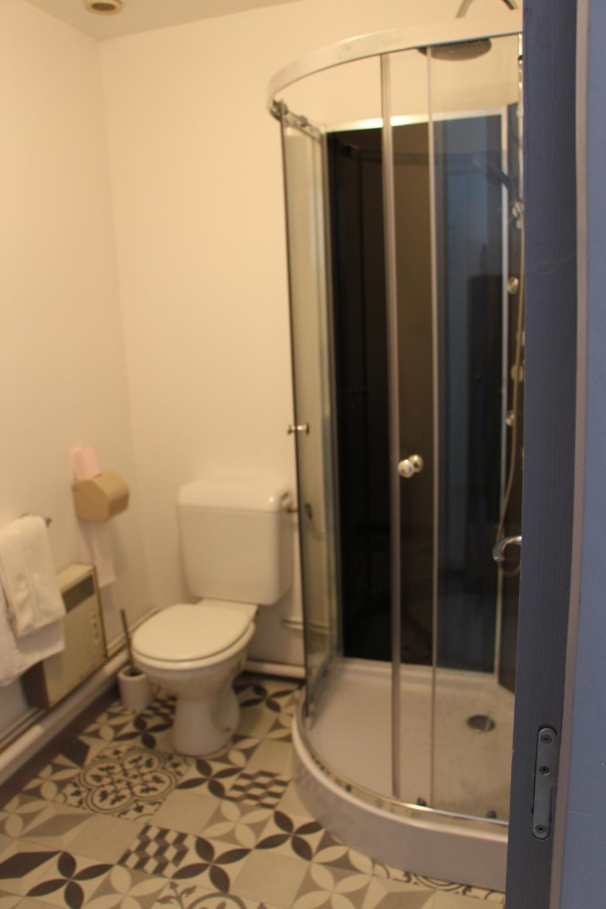 Double Room - Photo 7