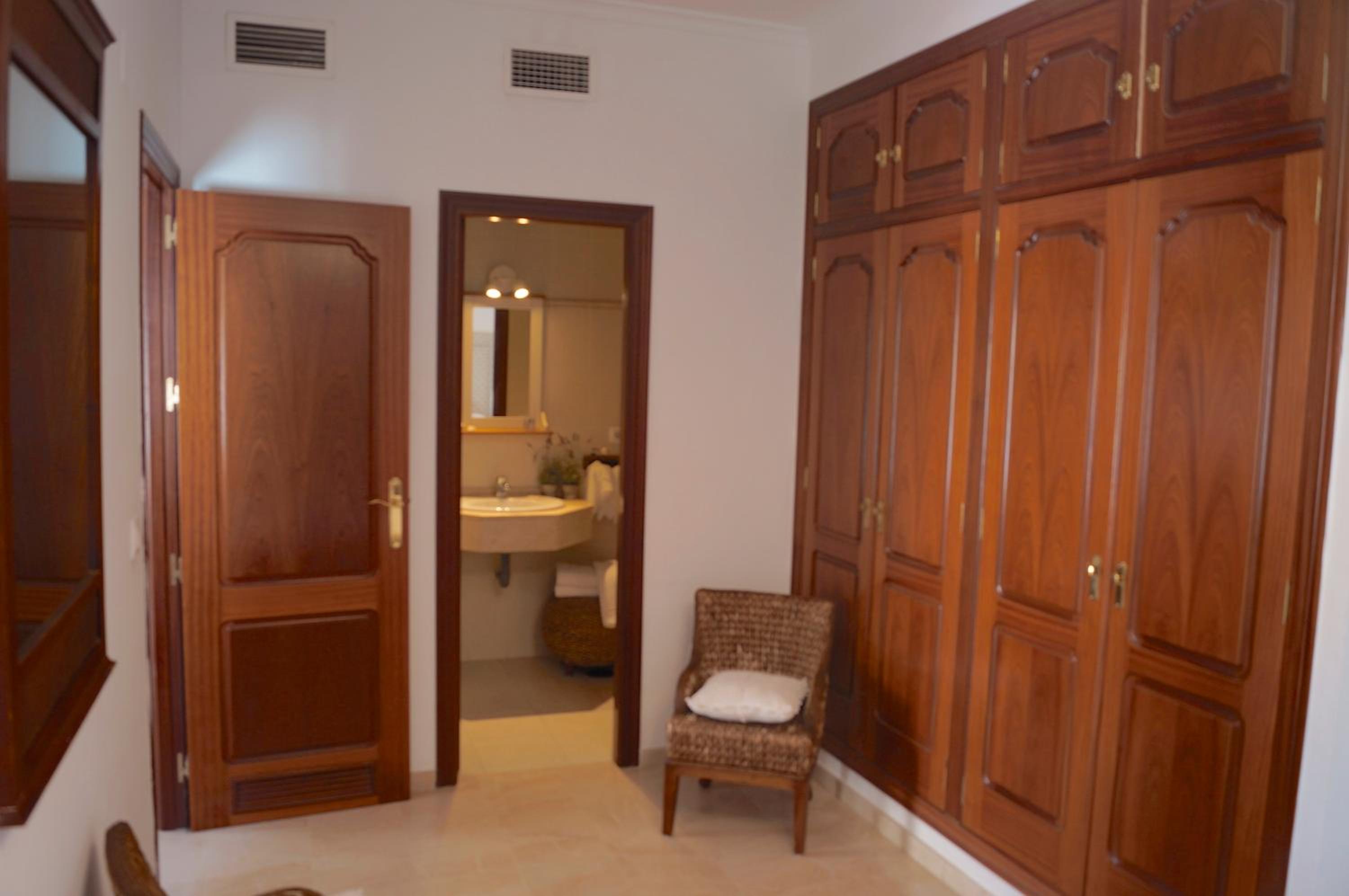 Penthouse Apartment - Photo 12