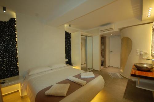 Double Room with Sea View - Ground Floor photo 2