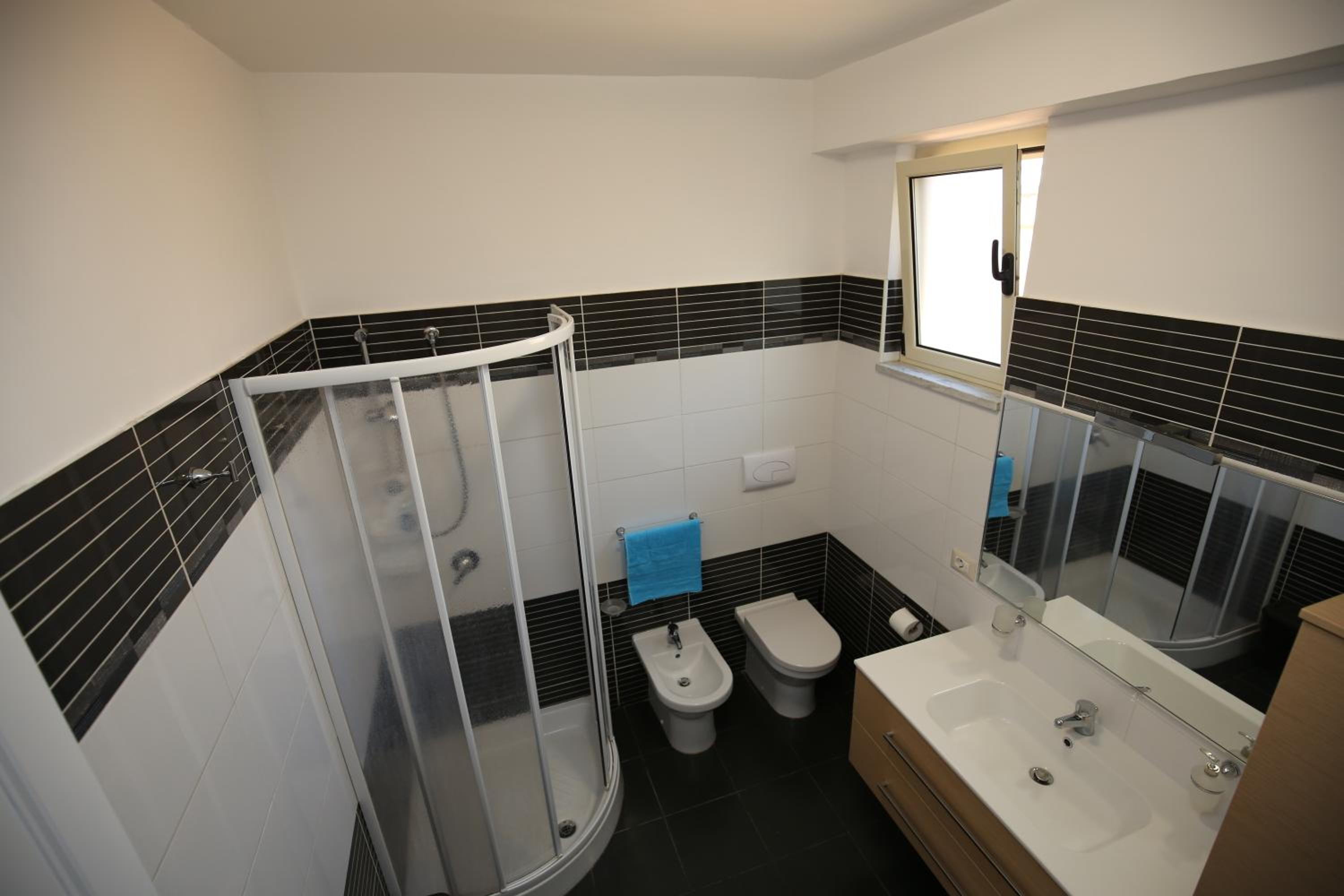 Triple Room with Shared Bathroom photo 2