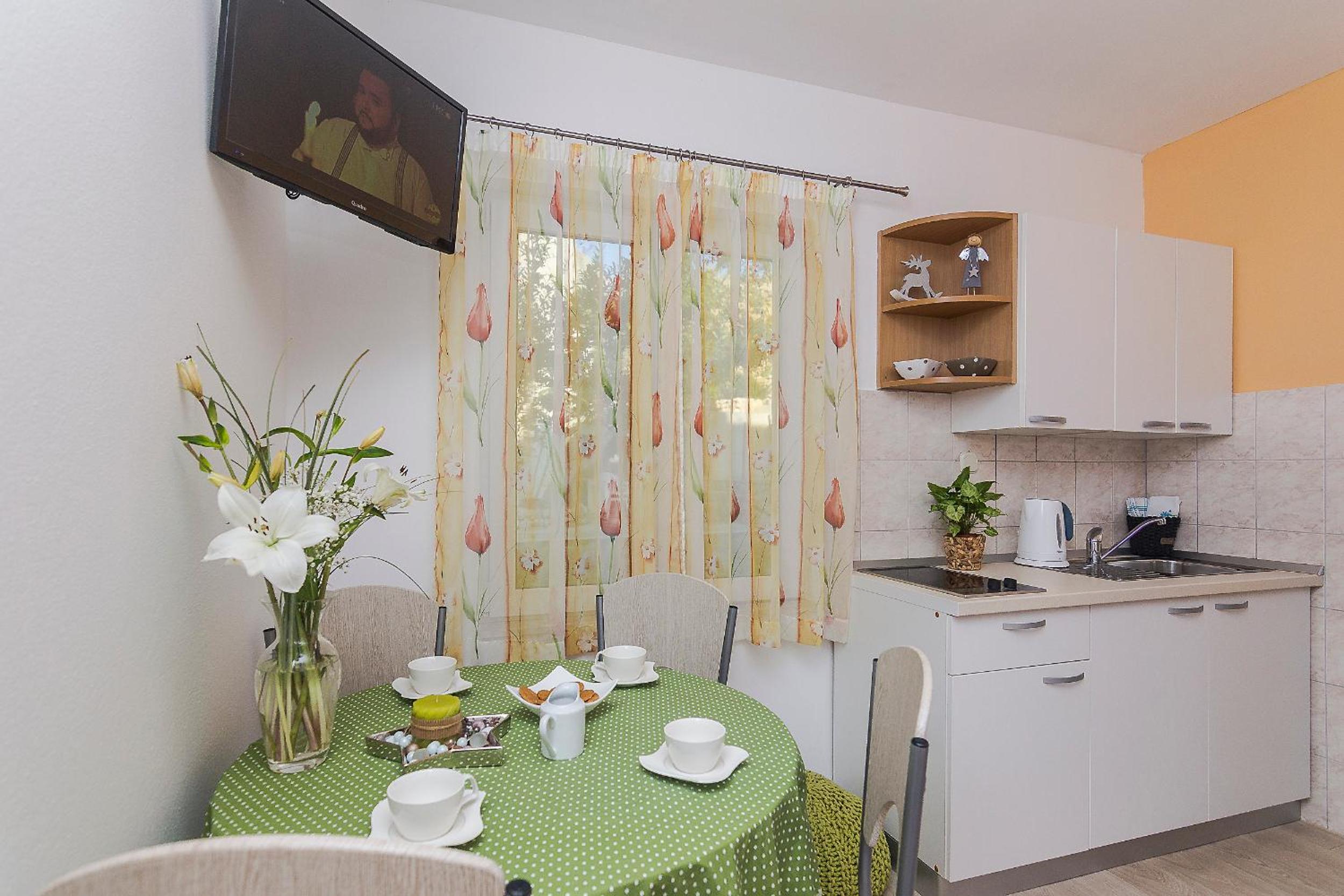 Apartment with Garden View