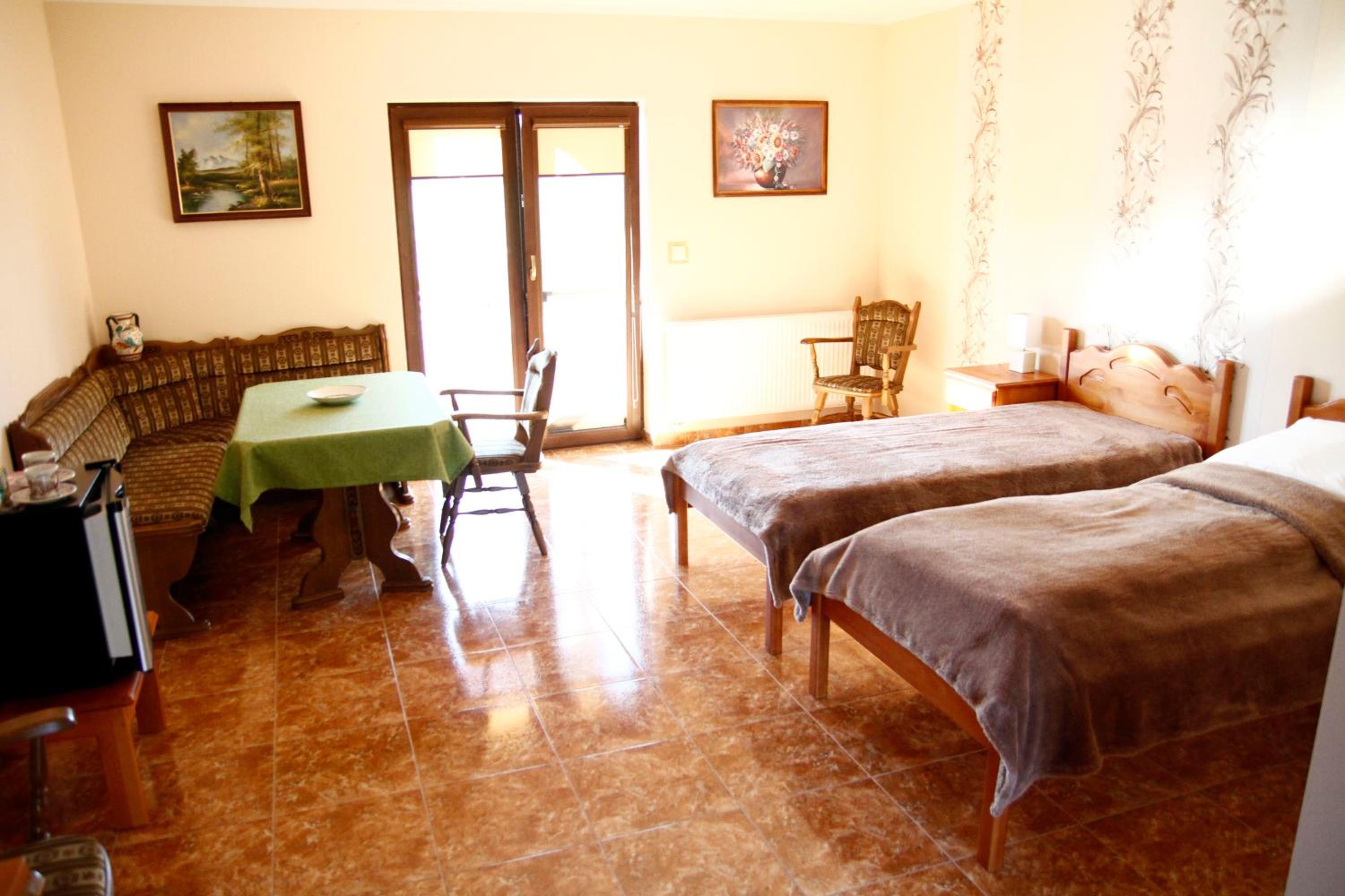 Large Twin Room photo 2