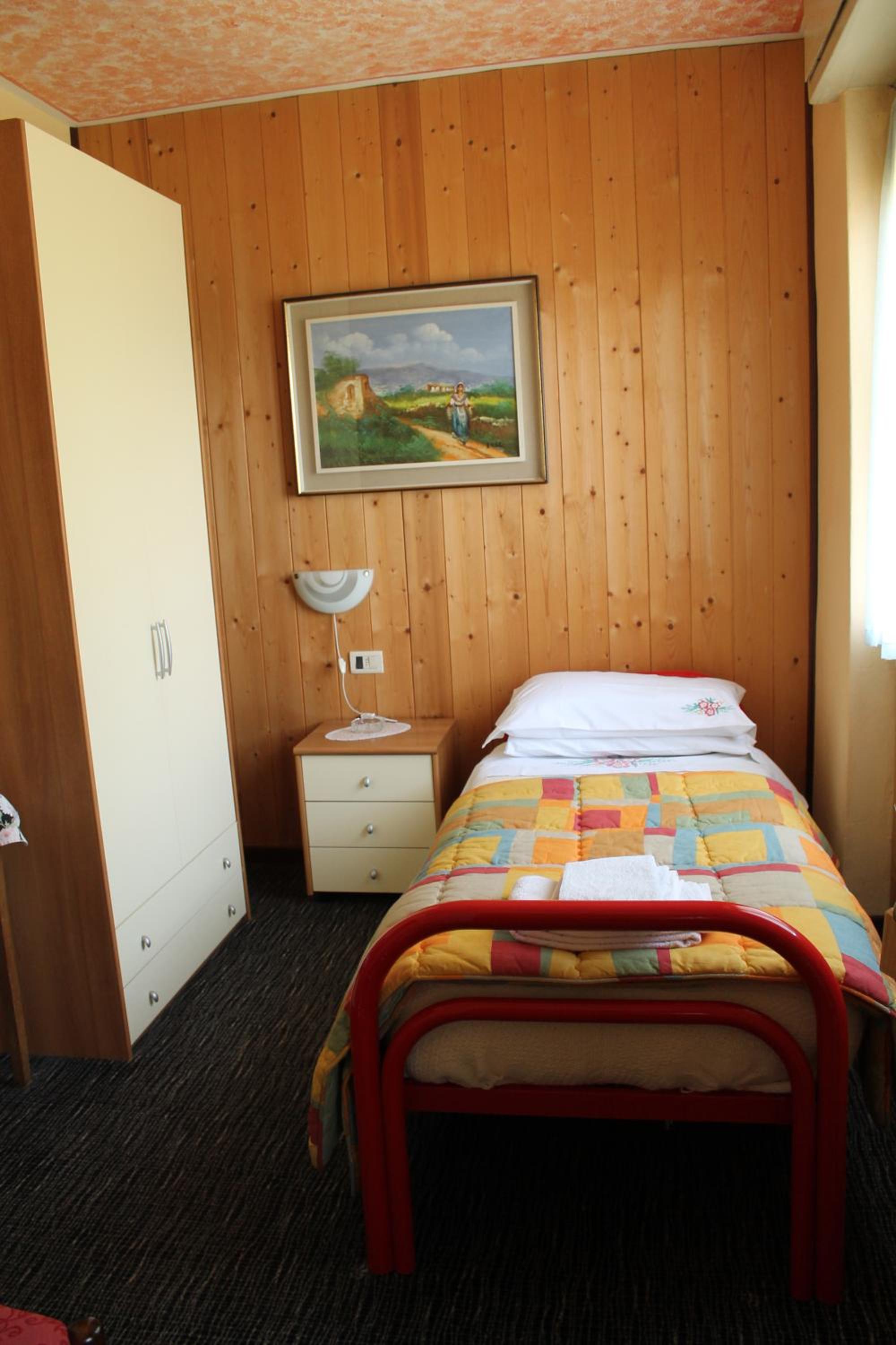 Single Room photo 2