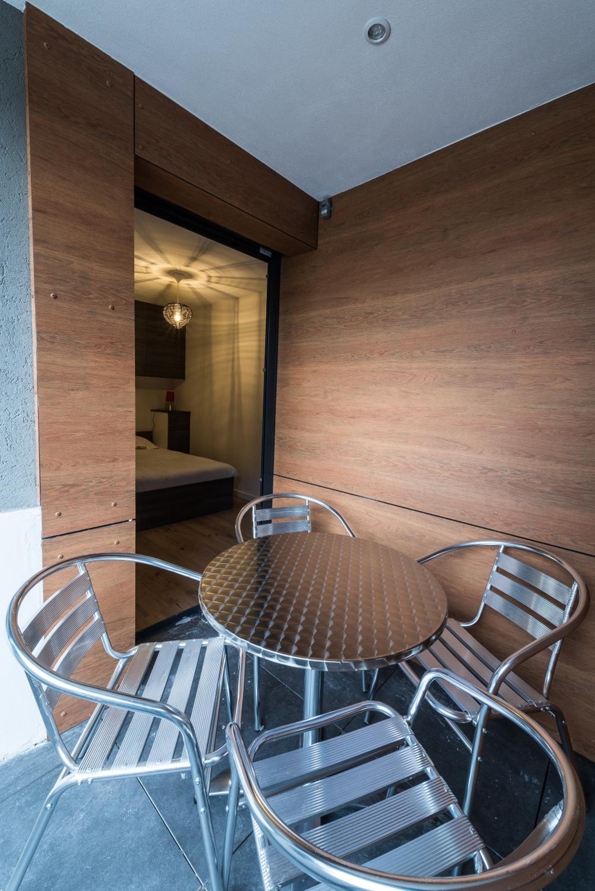 Apartment with Balcony photo 1