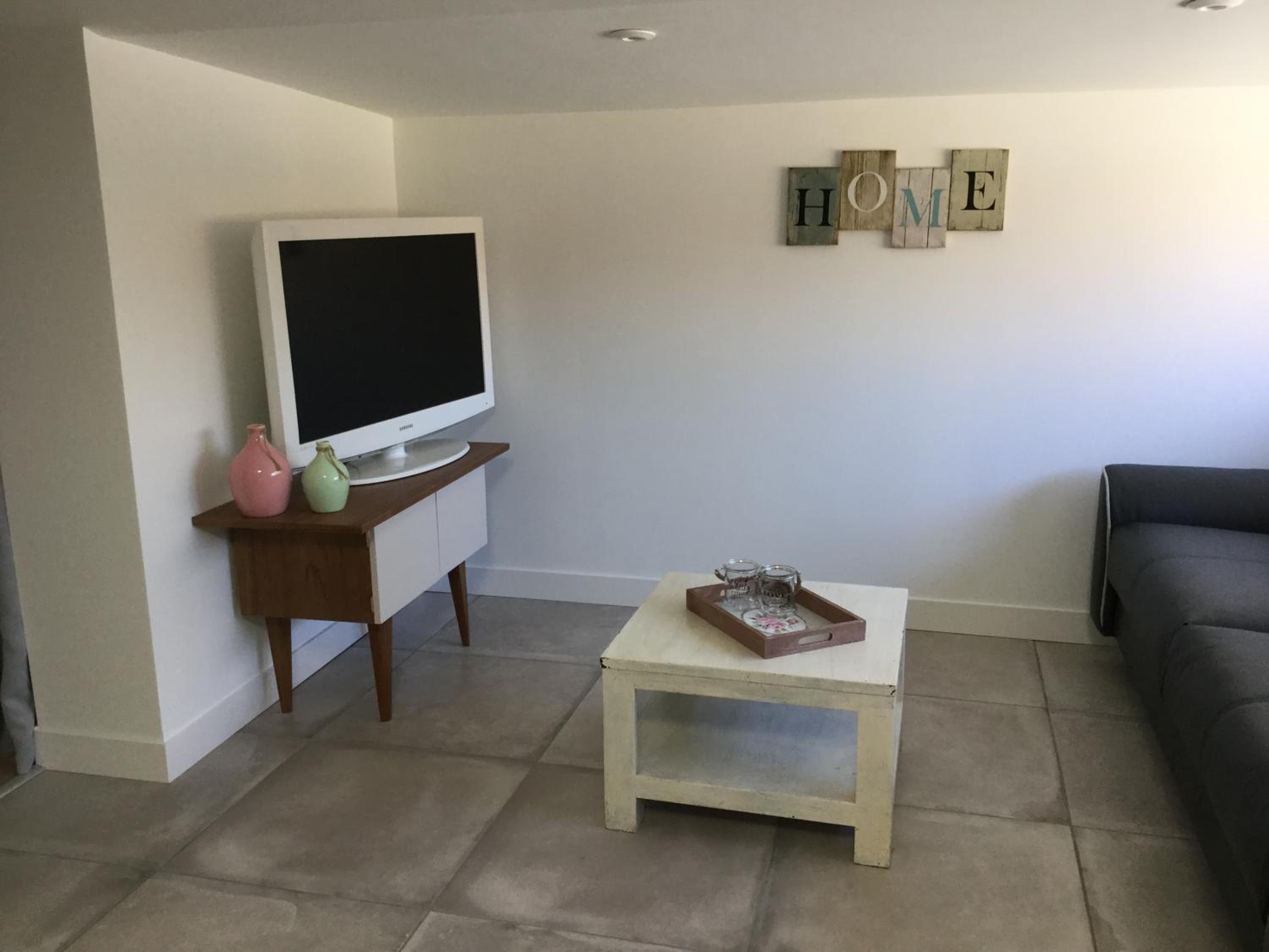 One-Bedroom House photo 3