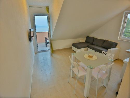 Apartment with Balcony and Sea View - Third Floor