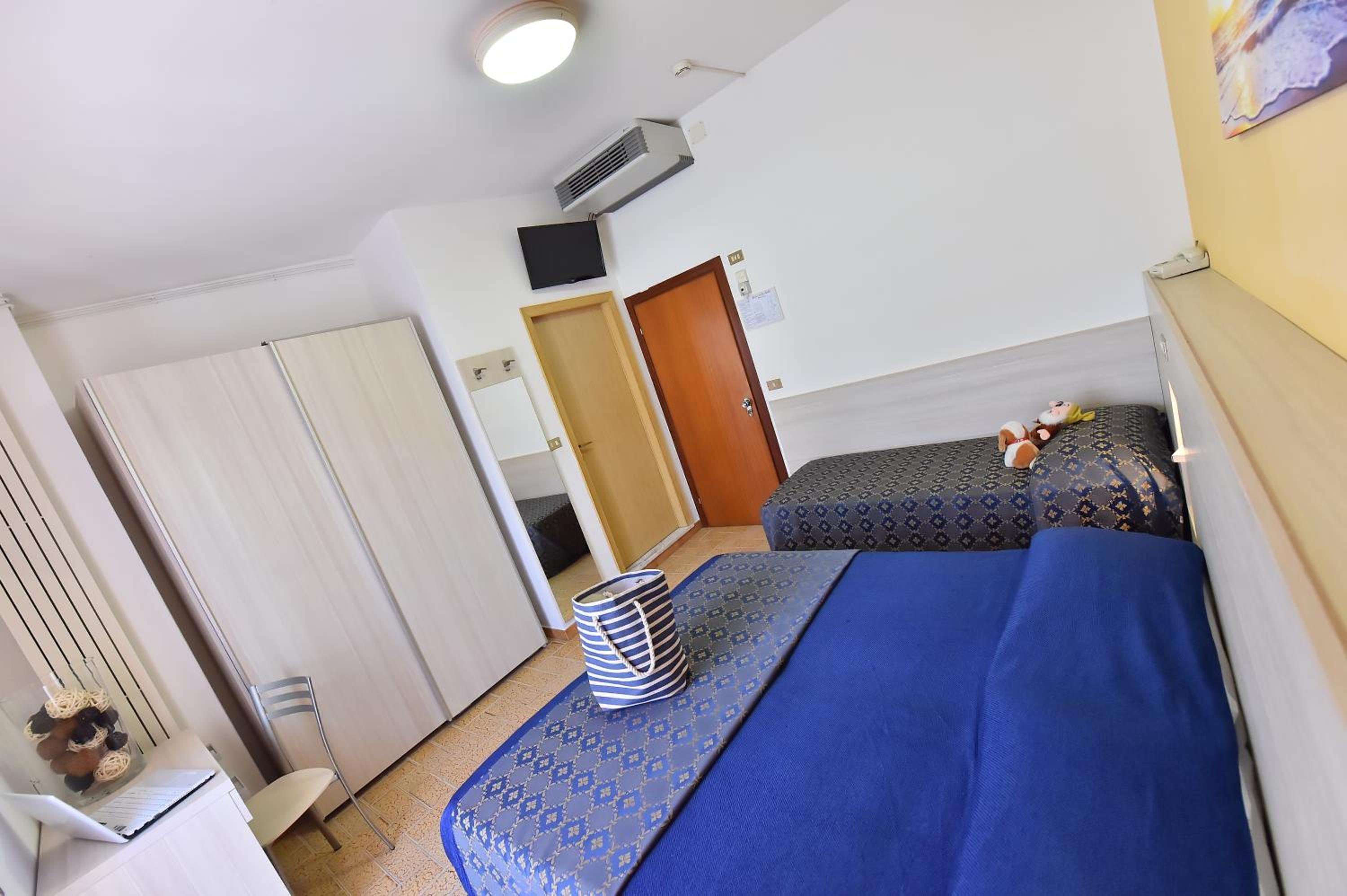Standard Quadruple Room - Photo 2
