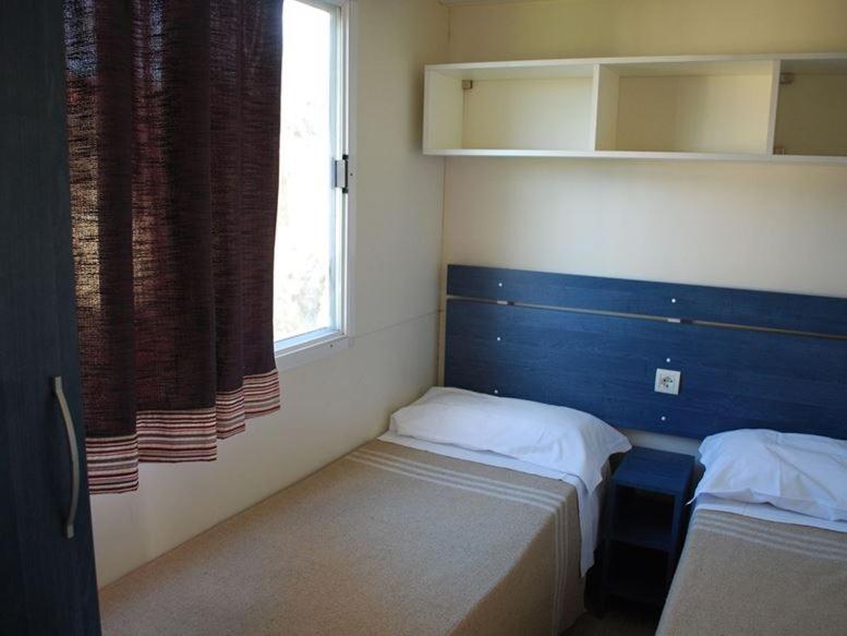 Mobile Home (5 Adults) photo 3