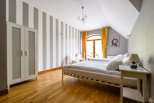 Deluxe Triple Room with Balcony - Photo 3