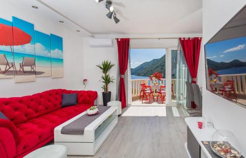 Two-Bedroom Apartment with Balcony and Sea View