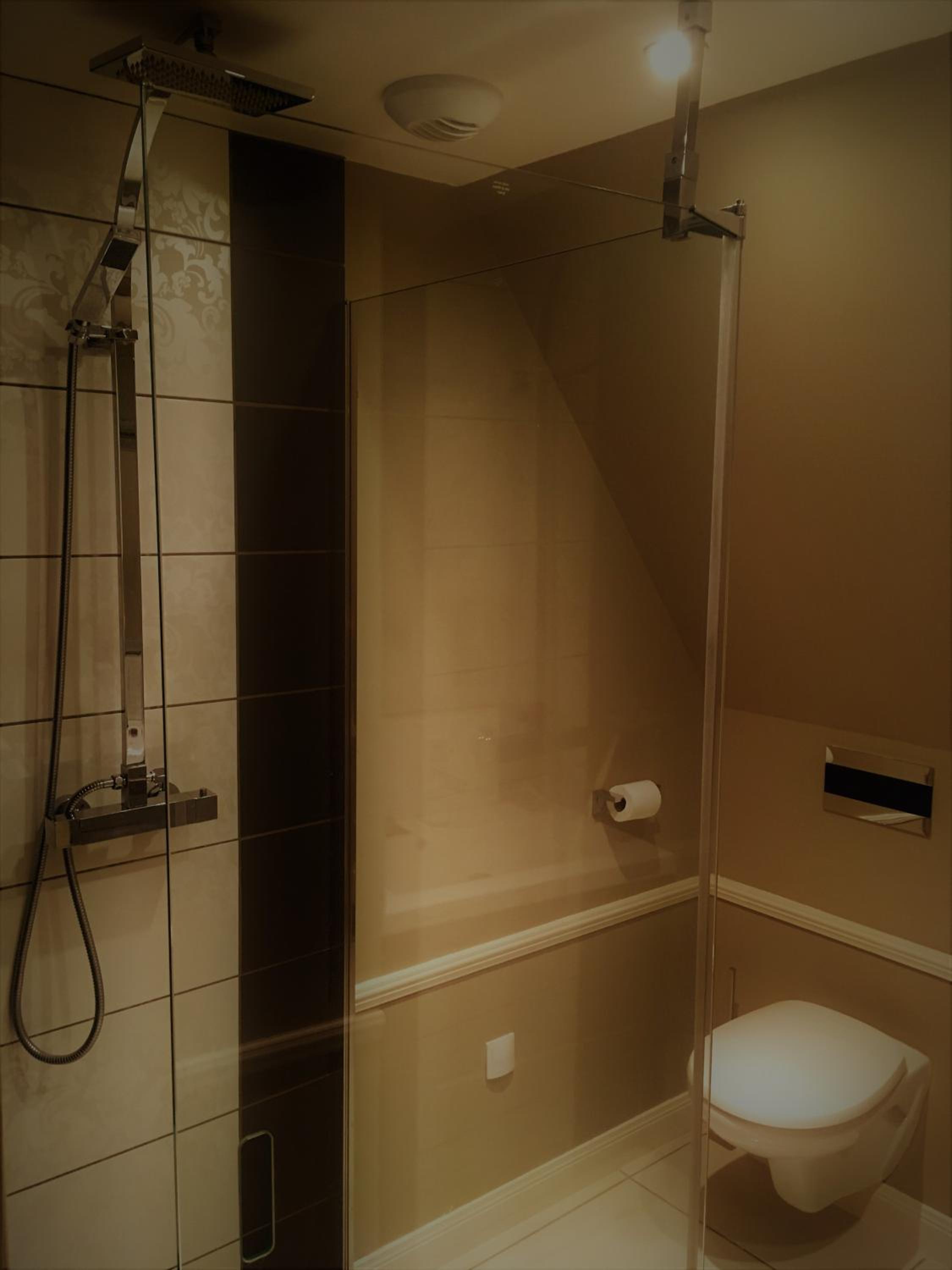 Double Room with Private Bathroom - Photo 11